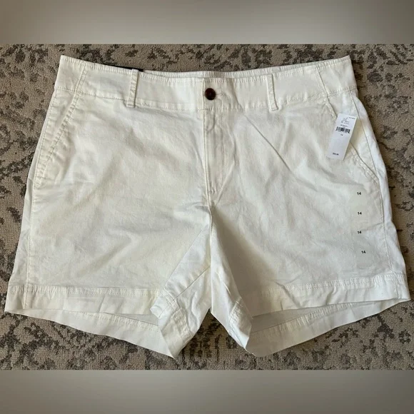 Women’s Gap Size 14 5” Mid Rise Stretch Cream Shorts - Picture 1 of 7